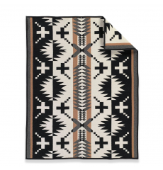 Pendleton Jacquard Napped Throw Blanket Spider Rock Black/White front Size: 137x163 cm