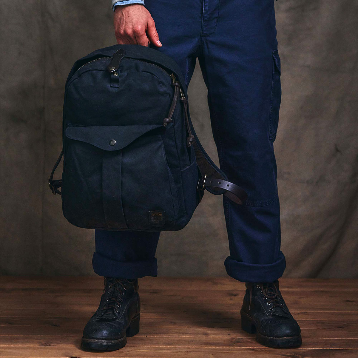 Filson Journeyman Backpack Navy, a perfect backpack for use in the field and city