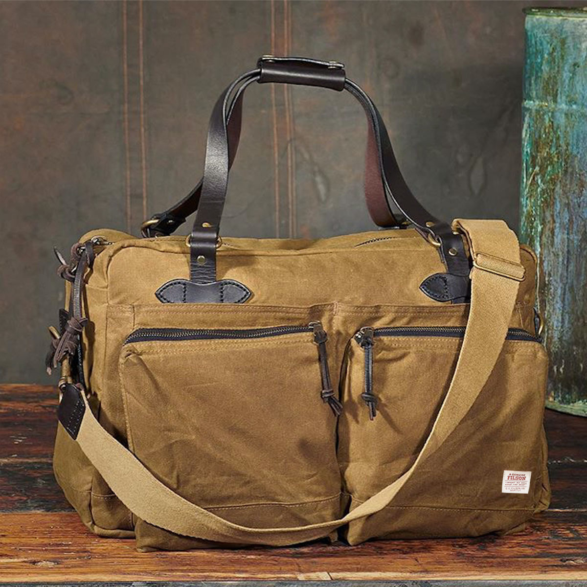 Filson 48-Hour Tin Cloth Duffle Bag Dark Tan, perfect bag for a long weekend away or a small business-trip