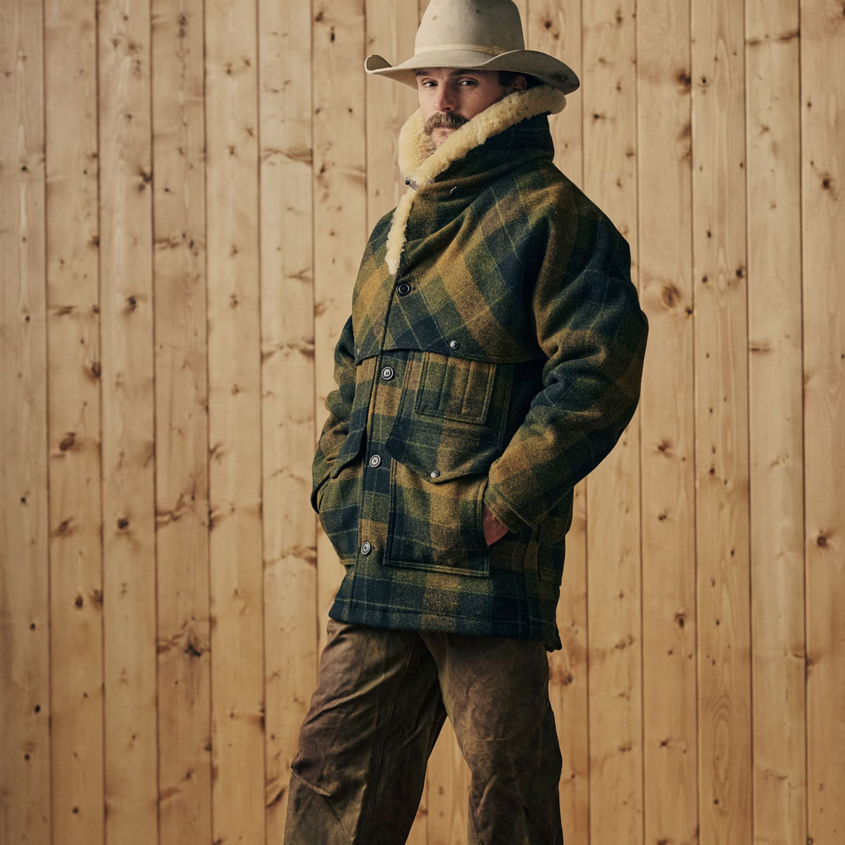 Filson Lined Mackinaw Wool Packer Coat Loden Heather Plaid, coat-collar closed