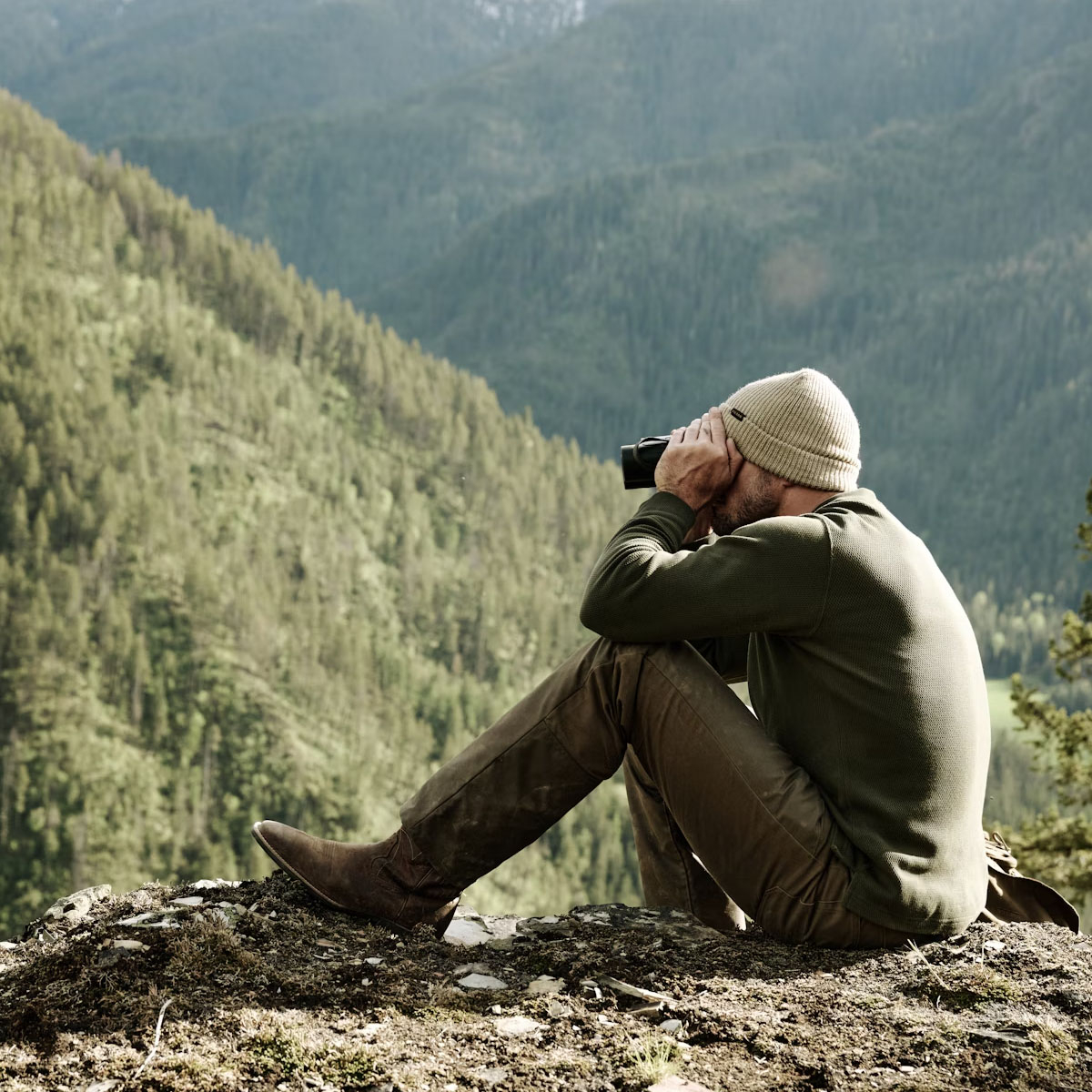 Filson Waffle Knit Henley Mossy Rock, an ideal baselayer in cold weather conditions