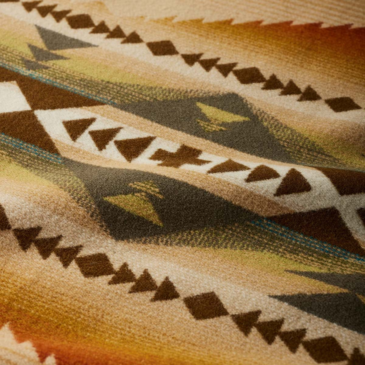 Pendleton Jacquard Unnapped Robe Solstice Canyon, Perfect blanket for chilly night