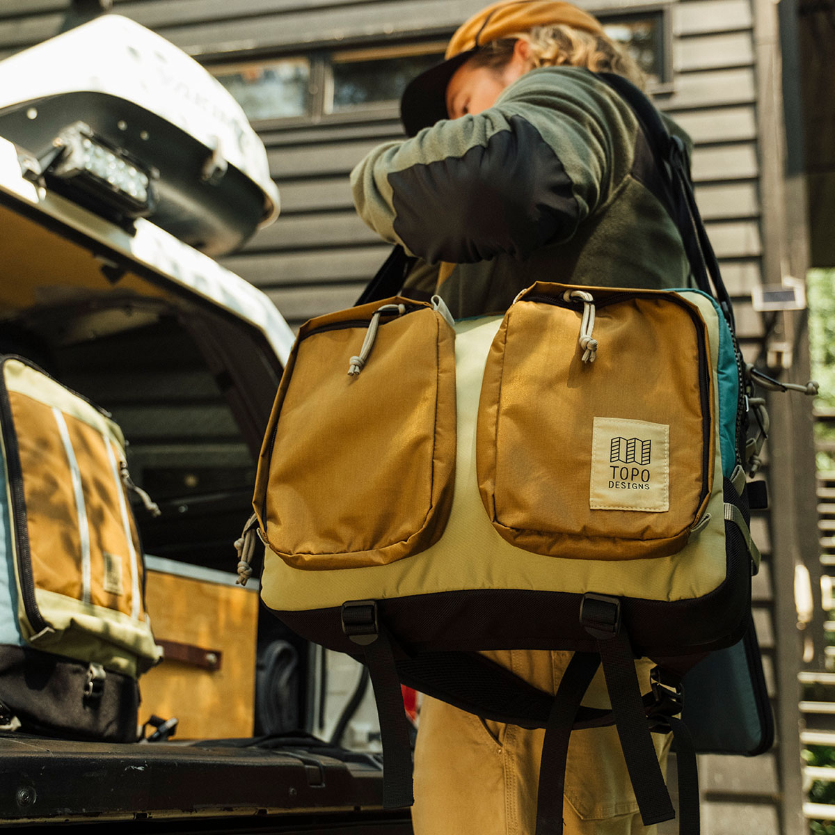 Topo Designs Global Briefcase Caribbean/Dark Khaki, the perfect bag for everyday carry