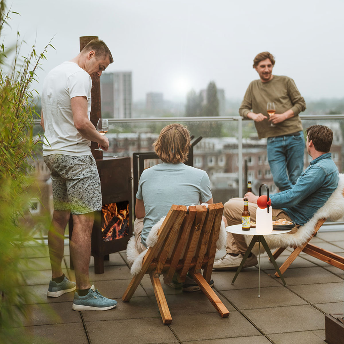 Weltevree Outdooroven, enjoying outdoor cooking, warmth and atmosphere with friends